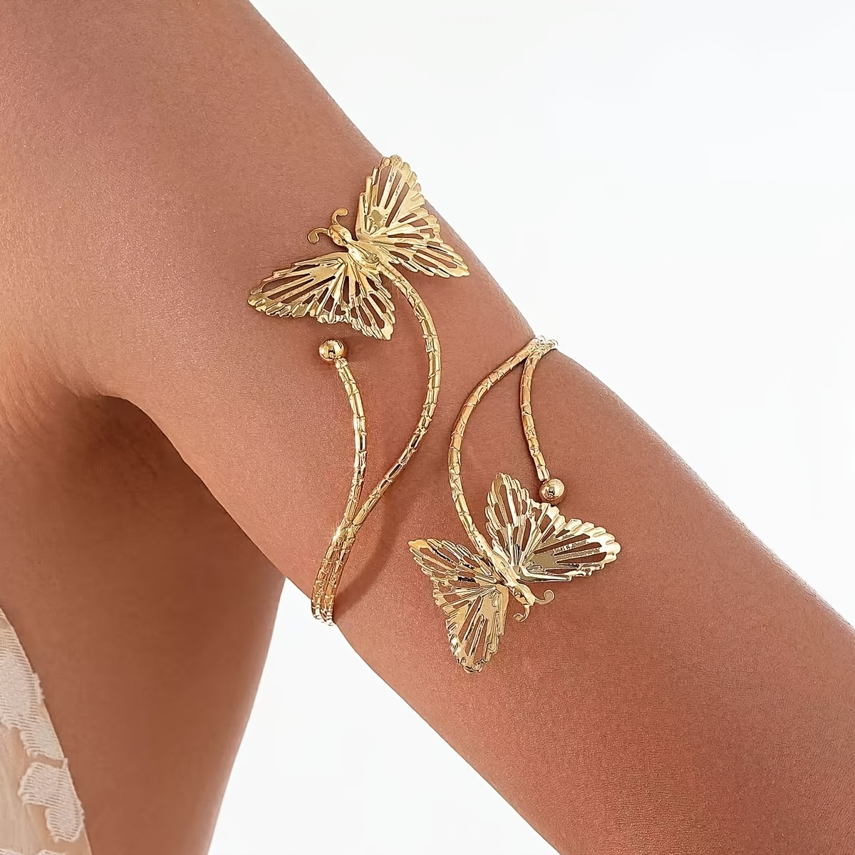 Punk Exaggerated Metal Spiral Bracelet, Retro Fashion Statement